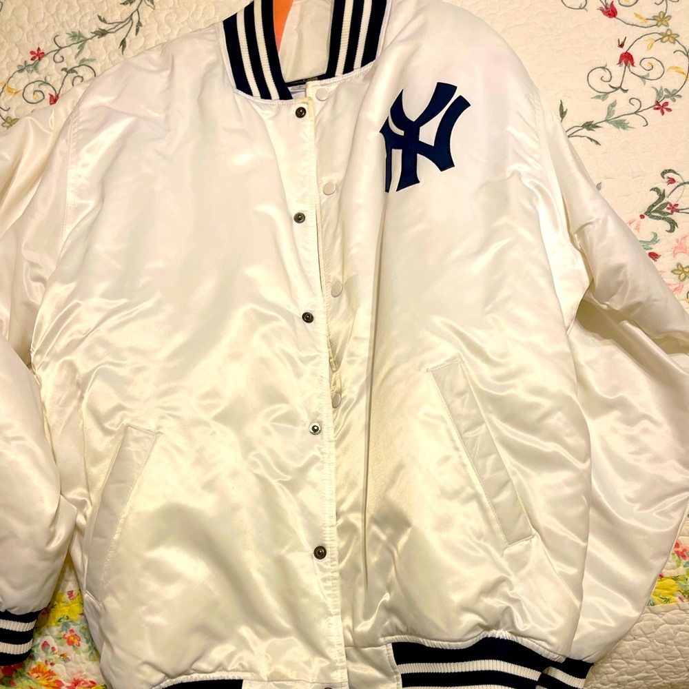 New York Yankee light coat with quilted lining. Excellent condition